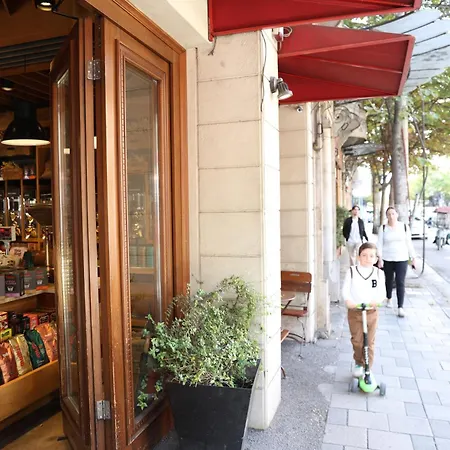 Ilirian Jacuzzi - Skanderbeg Square District * Tiran