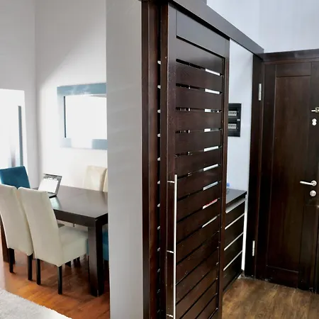 Ilirian Jacuzzi - Skanderbeg Square District Apartment *