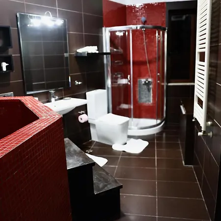 Ilirian Jacuzzi - Skanderbeg Square District Apartment