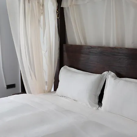 Ilirian Jacuzzi - Skanderbeg Square District Apartment Tirana