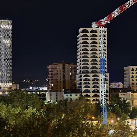 Luxe Living Mediterranean Grand - Skanderbeg Square District * تيرانا