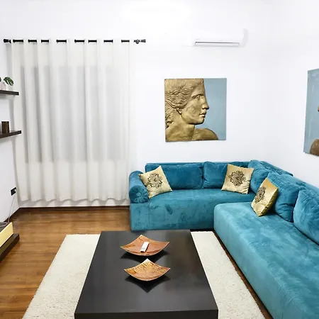 Ilirian Jacuzzi - Skanderbeg Square District Apartment *